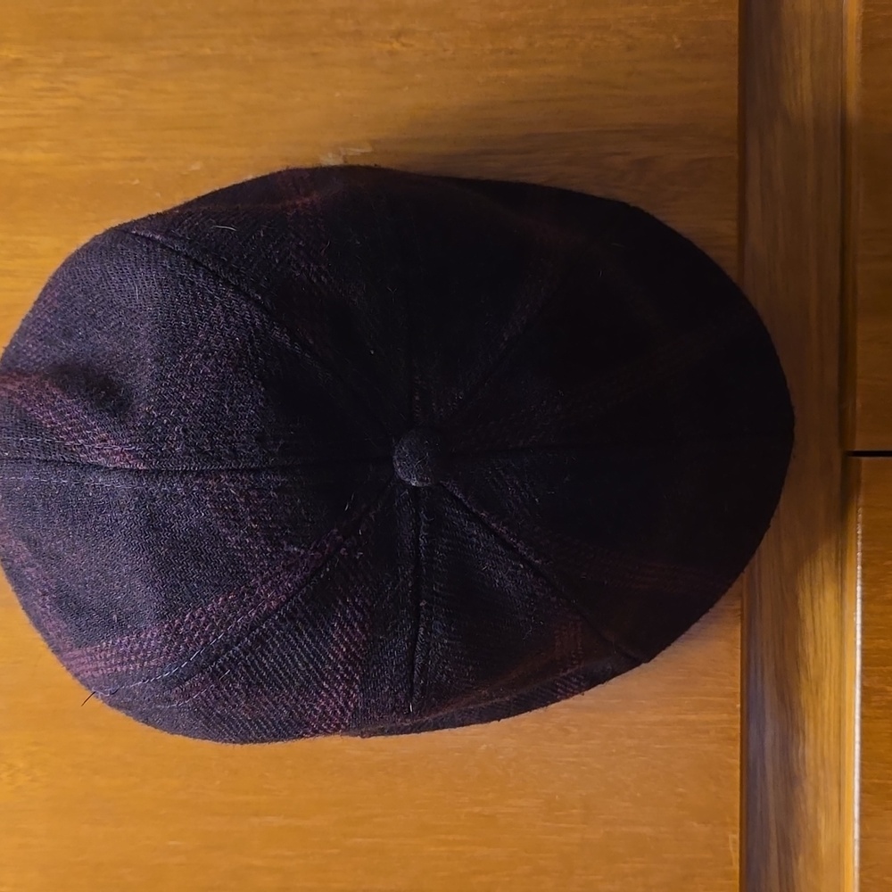 Classic Black and Red Men's Newsboy Cap